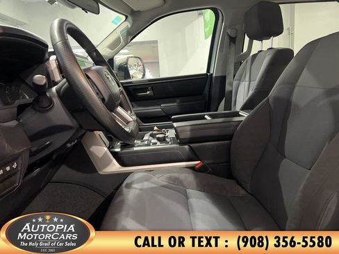 Used 2022 Toyota Tundra SR5 w/ SR5 Convenience Package AWD/4WD image 9