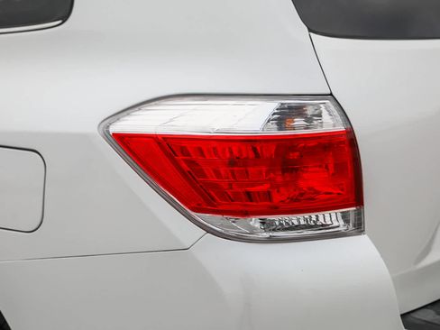 Used 2013 Toyota Highlander Limited AWD/4WD image 9