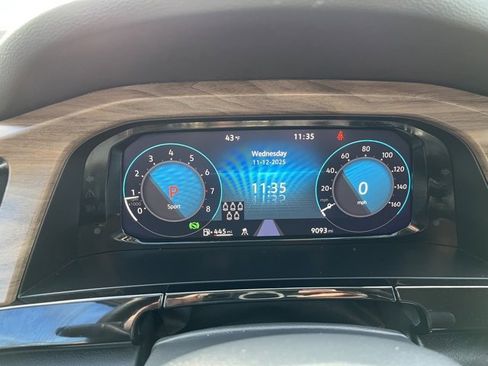 Used 2025 Volkswagen Atlas SE image 35