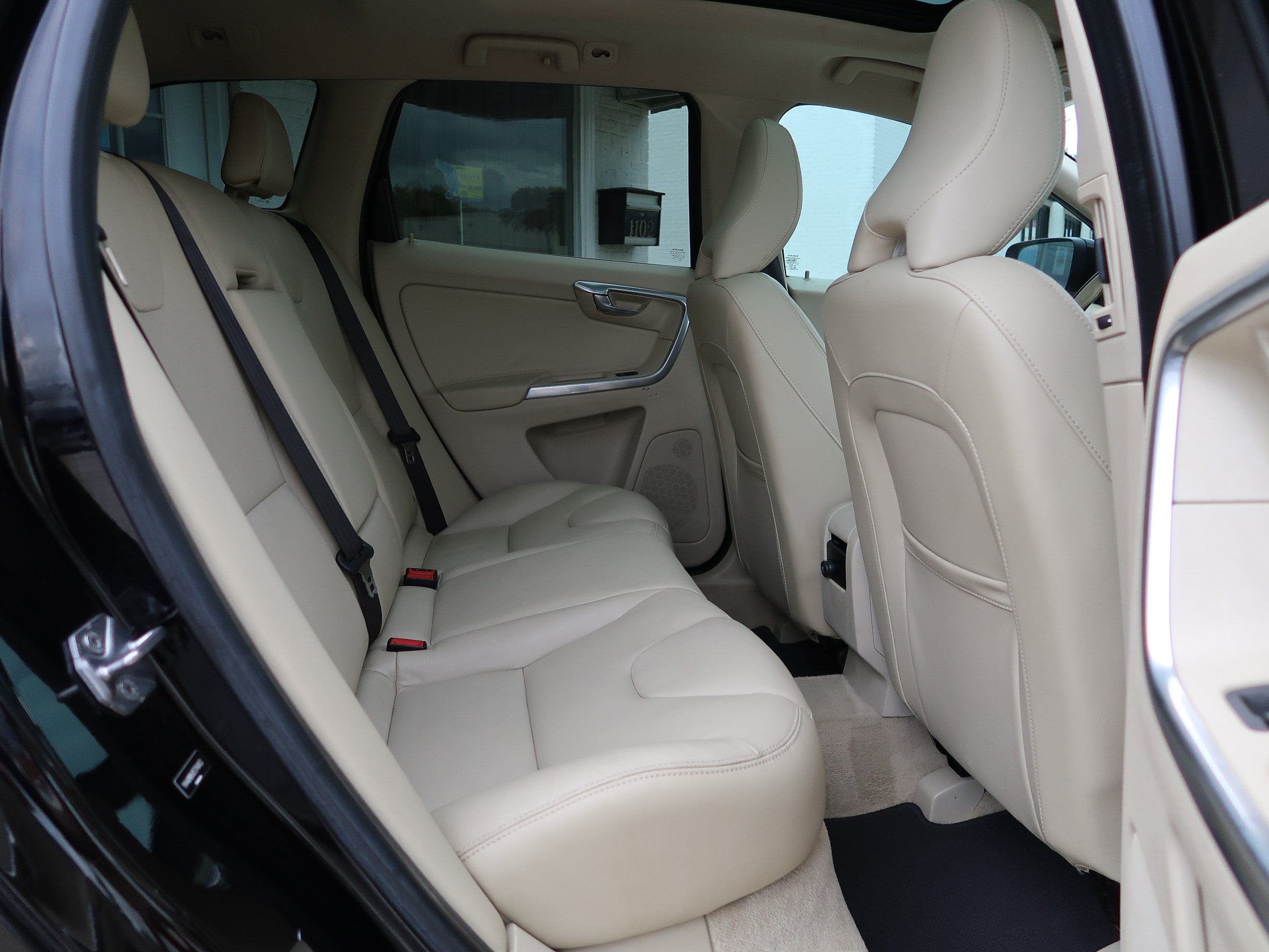 Used 2015 Volvo XC60 T5 Premier w/ Proximity Package FWD image 34