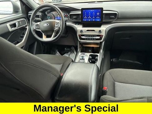 Used 2022 Ford Explorer XLT image 40