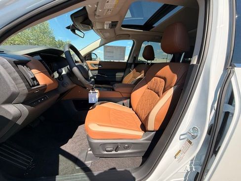 New 2026 Nissan Pathfinder Platinum AWD/4WD image 12