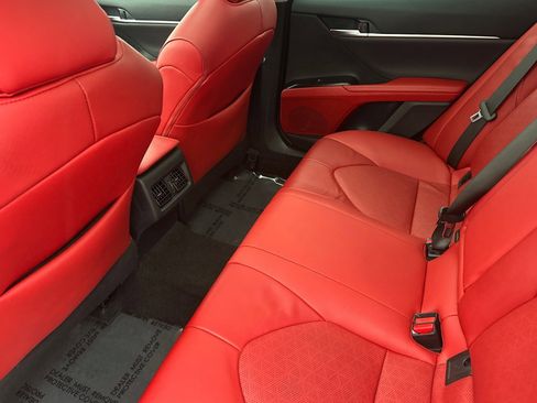 Used 2019 Toyota Camry XSE image 11