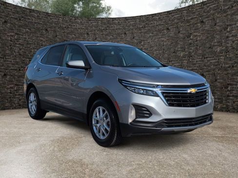 Used 2023 Chevrolet Equinox LT w/ Driver Convenience Package AWD/4WD image 2