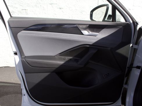 New 2026 Volkswagen Tiguan SE AWD/4WD image 9