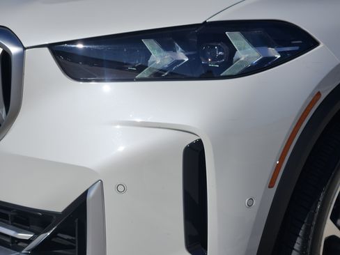 Used 2024 BMW X5 sDrive40i w/ Parking Assistance Package image 9