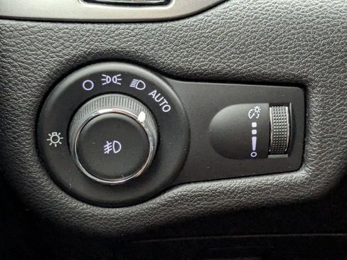 Used 2019 Jeep Cherokee Latitude w/ Popular Appearance Group FWD image 32
