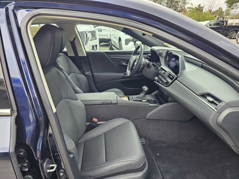 Used 2024 Lexus ES 300h w/ Premium Package image 10