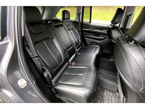 Used 2024 Jeep Grand Cherokee Limited w/ Black Appearance Package image 26