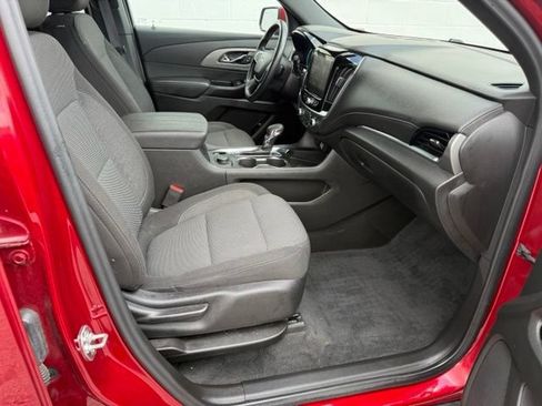 Used 2023 Chevrolet Traverse LT FWD image 17