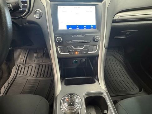Used 2020 Ford Fusion SE image 18