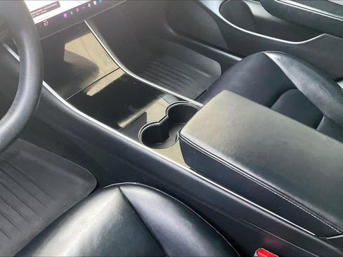 Used 2019 Tesla Model 3 Standard Range image 14