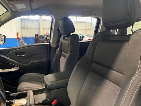 Used 2024 Nissan Frontier SV AWD/4WD image 23
