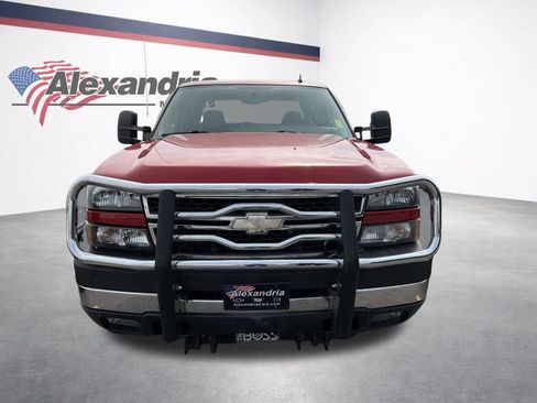 Used 2006 Chevrolet Silverado 2500 W/T AWD/4WD image 2