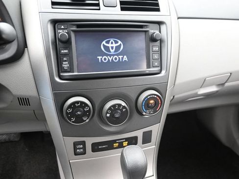 Used 2013 Toyota Corolla LE FWD image 19