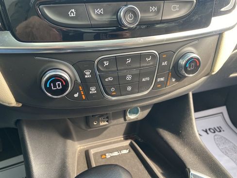 Used 2022 Chevrolet Traverse LT w/ LT Premium Package image 41