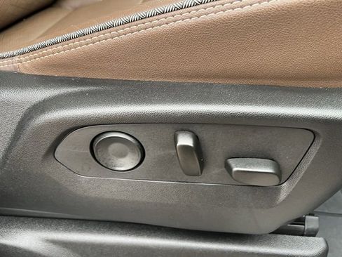 Used 2024 Chevrolet Suburban High Country image 43