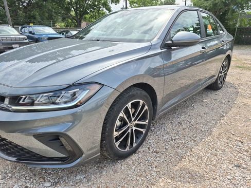 Used 2025 Volkswagen Jetta Sport image 1