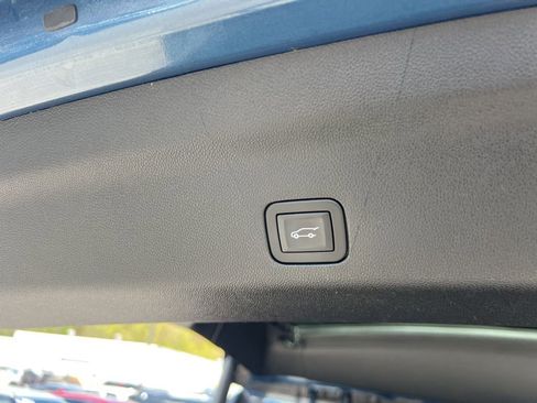 Used 2025 GMC Yukon Denali Ultimate AWD/4WD image 28