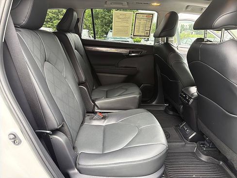 Certified 2025 Toyota Highlander Platinum AWD/4WD image 20