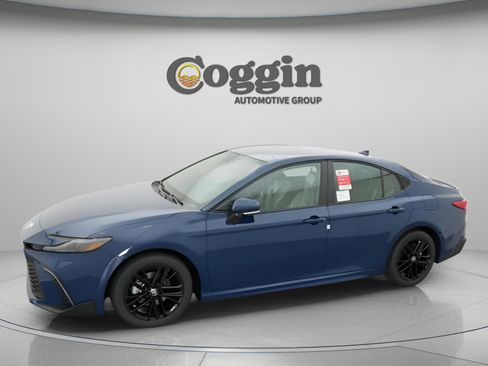 New 2026 Toyota Camry SE FWD image 3