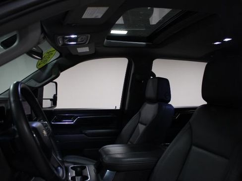 Used 2024 Chevrolet Silverado 2500 LTZ w/ LTZ Convenience Package image 3