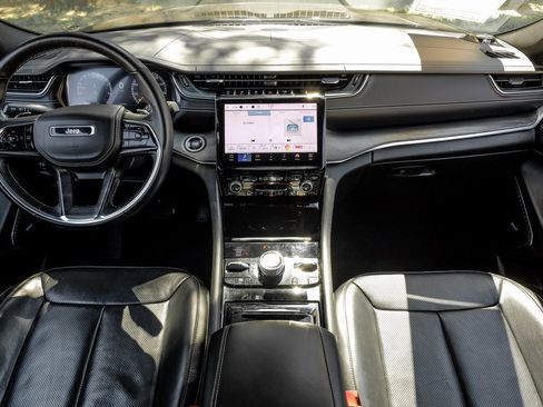 Used 2022 Jeep Grand Cherokee Overland image 5