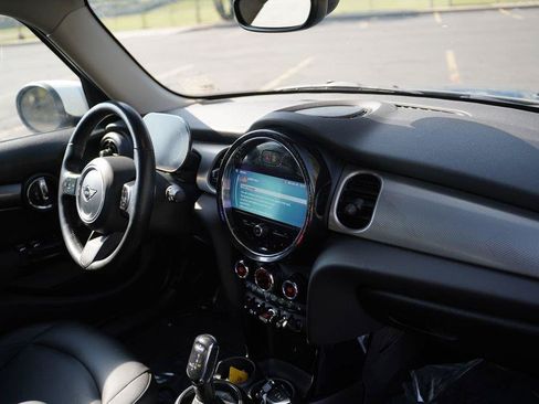 Used 2024 MINI Cooper 4-Door Hardtop FWD image 15