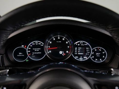 Certified 2023 Porsche Cayenne Platinum Edition image 20