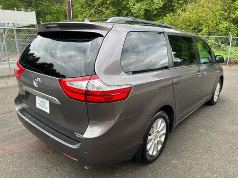 Used 2017 Toyota Sienna Limited Premium AWD/4WD image 5