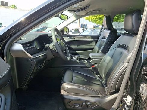 Used 2023 Jeep Grand Cherokee L Limited AWD/4WD image 13