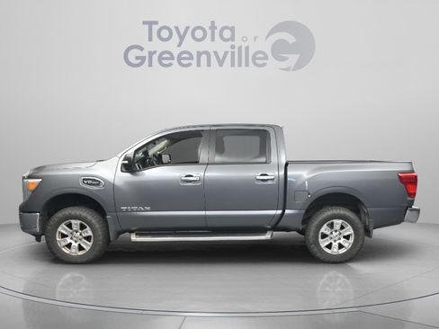 Used 2017 Nissan Titan SV AWD/4WD image 5