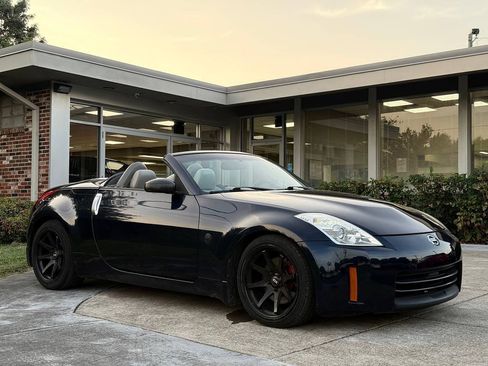 Used 2007 Nissan 350Z Touring RWD image 3