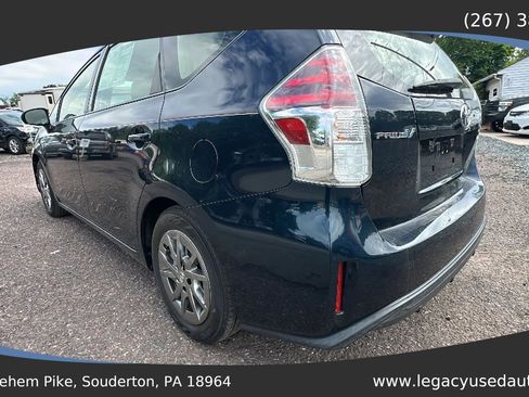 Used 2017 Toyota Prius V Four FWD image 17
