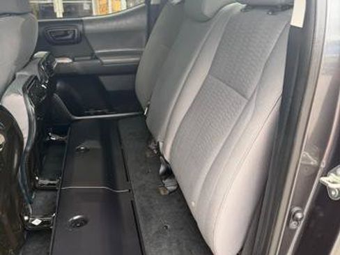 Used 2018 Toyota Tacoma SR5 image 6