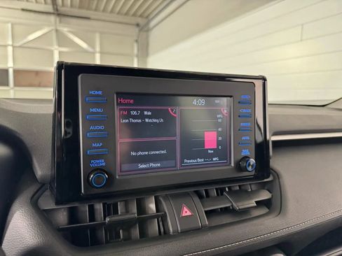 Used 2019 Toyota RAV4 LE AWD/4WD image 18