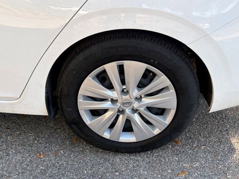 Used 2025 Nissan Sentra S image 25