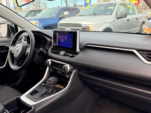 Used 2025 Toyota RAV4 XLE image 16