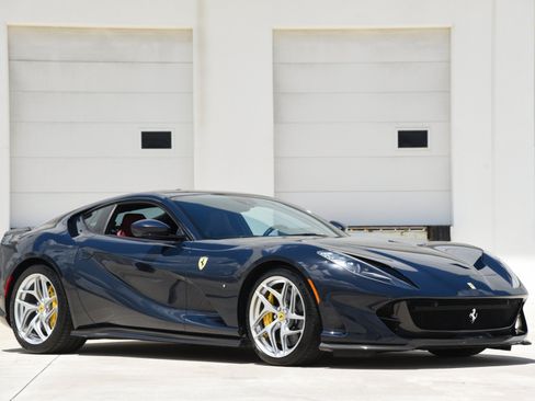 Used 2020 Ferrari 812 Superfast RWD image 2