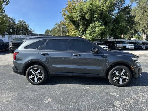 Used 2022 Kia Sorento S FWD image 4