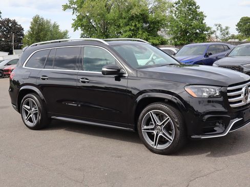 Used 2025 Mercedes-Benz GLS 450 4MATIC w/ AMG Line Exterior image 3