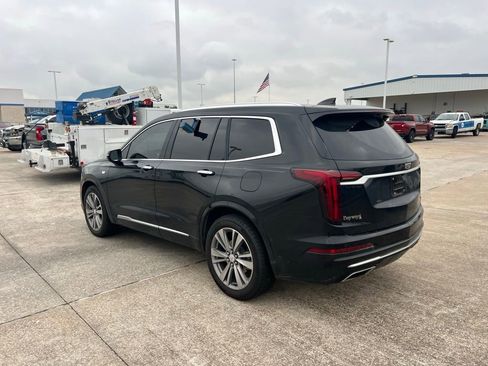 Used 2022 Cadillac XT6 Premium Luxury w/ Technology Package FWD image 7