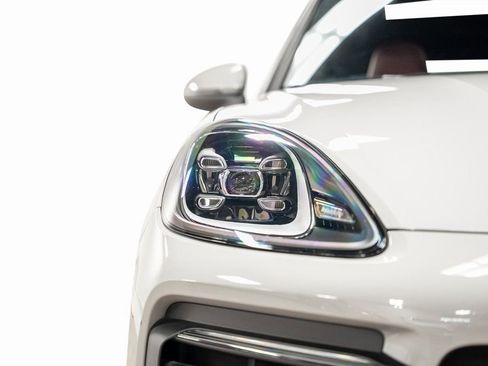 Used 2023 Porsche Cayenne Platinum Edition image 8