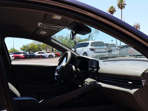 Used 2021 Hyundai Elantra SE FWD image 31