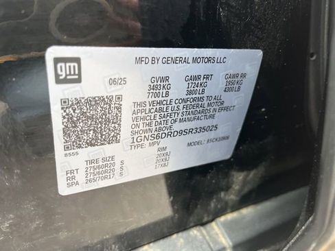 Used 2025 Chevrolet Suburban Z71 image 19