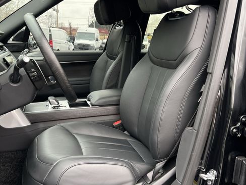 Used 2025 Land Rover Range Rover Autobiography image 11