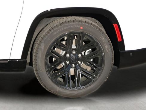 New 2026 Jeep Grand Wagoneer L Limited AWD/4WD image 9