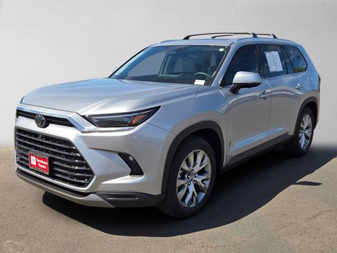 Used 2024 Toyota Grand Highlander AWD Hybrid image 8