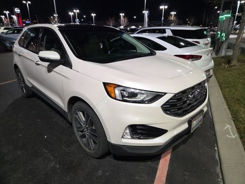 Used 2019 Ford Edge Titanium w/ Class II Trailer Tow Package image 2