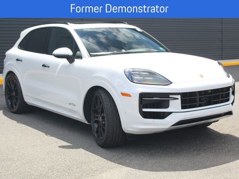 Certified 2026 Porsche Cayenne GTS AWD/4WD image 10